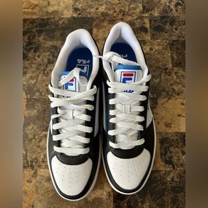New Men’s Fila Sneakers.  Size: 11